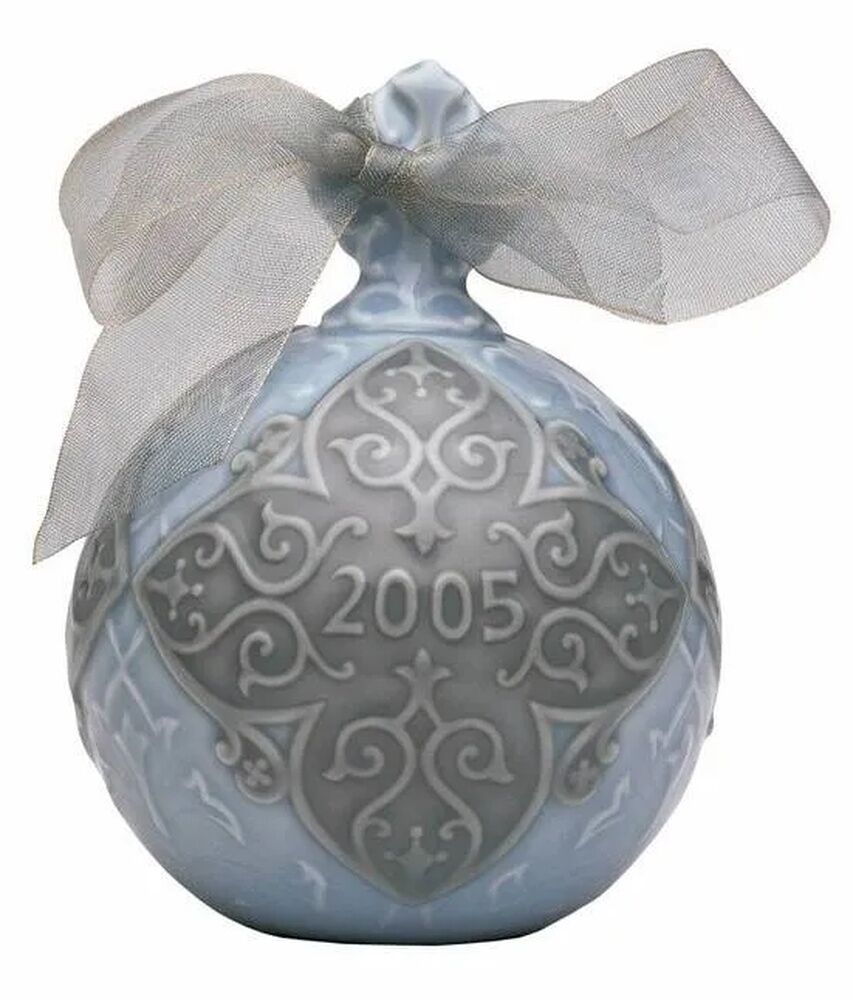 Lladro Christmas Ball 2005 Ornament