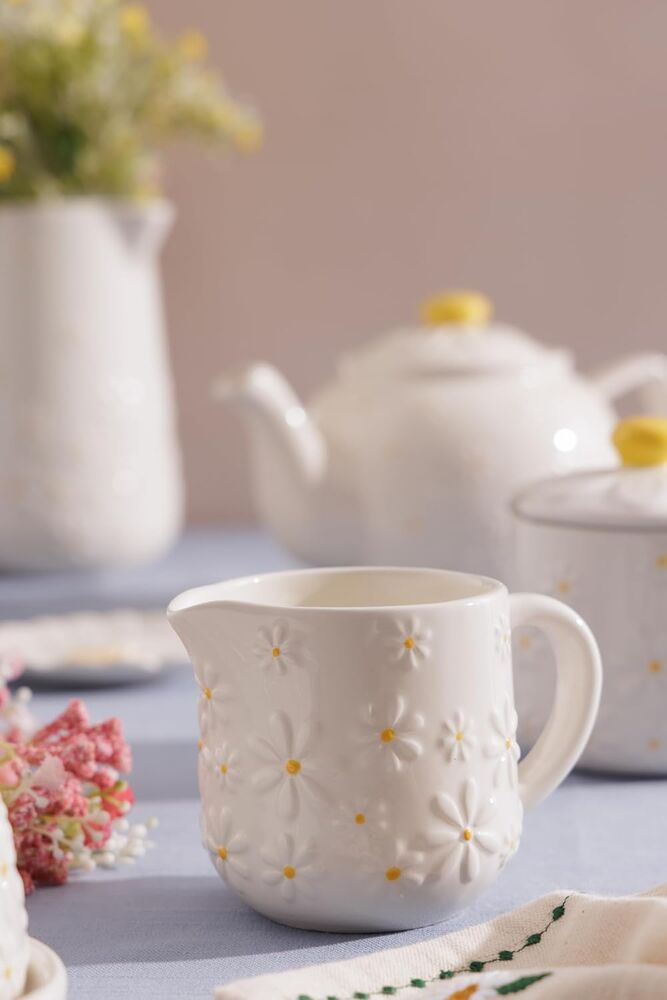 Price & Kensington - Daisy Milk Jug (275ml)